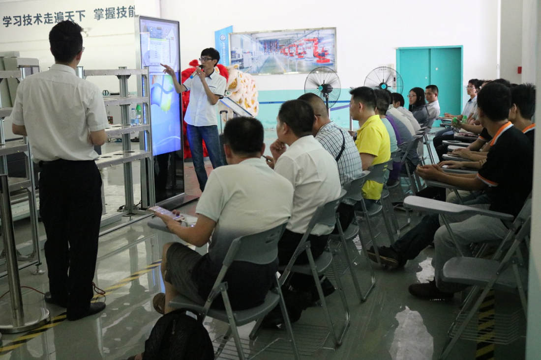 To Learn the Industrial Robots and Experience the Process of Automatic Production -- Greatoo Intelligent (Chang��an) Technical Service Center Worked Together With DGUT Chang'an College to Carry Out the Industrial Robot Classes