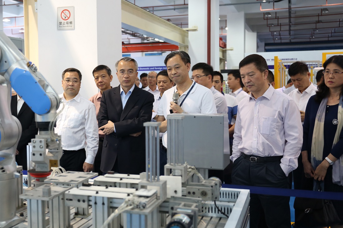 ������ί��ί����ɳ��ί��ǲ̳���һ�� ݰ��ׯ����Ϸ�����ݣ���е�˿������