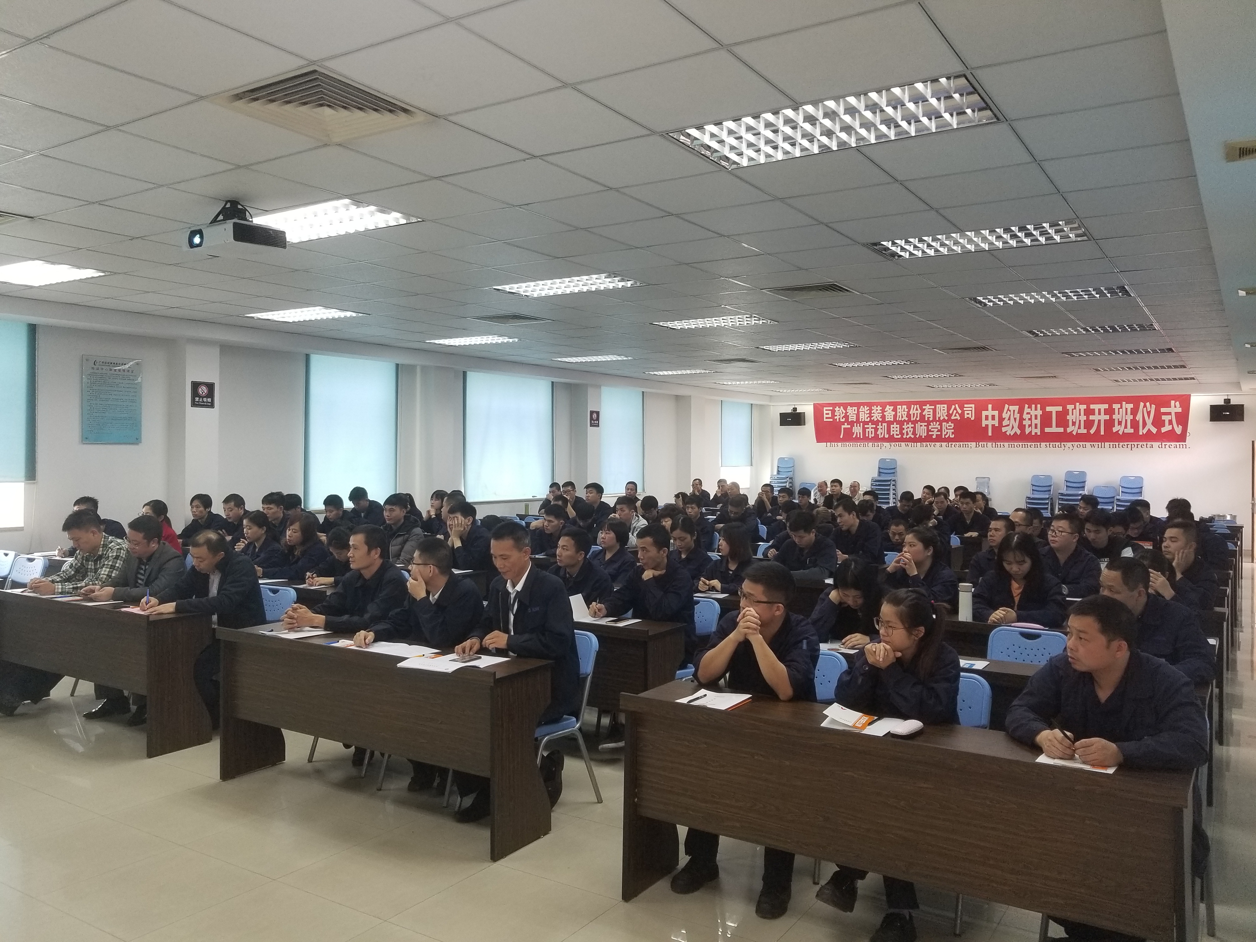 ��ѵԱ������  ����רҵ���� ���� ��2018���м�ǯ���࿪����ʽ